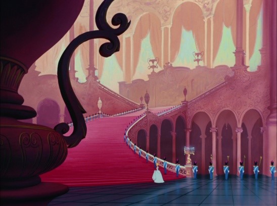 Cendrillon monte les immenses escaliers du château. Les couleurs de l'image sont rose et bleu (les soldats qui longent les escaliers et Cendrillon)